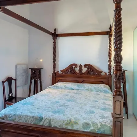 Isolina Boutique - Adults Recommended 4*
