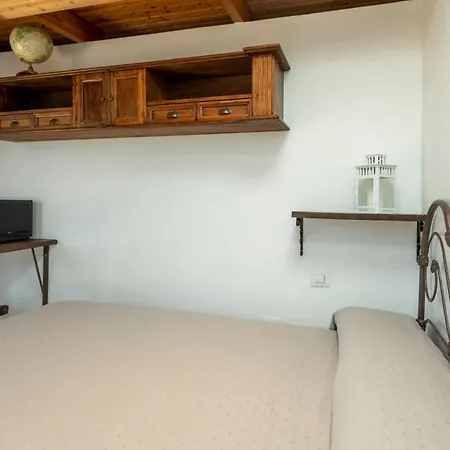 Isolina Boutique - Adults Recommended 4* Mácher