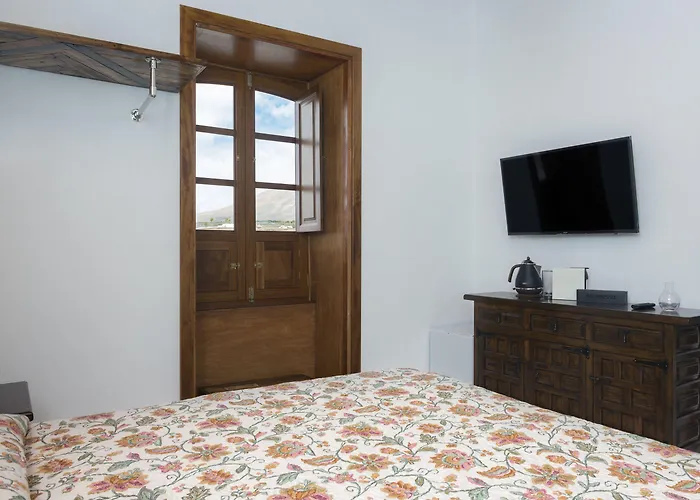 Isolina Boutique - Adults Recommended