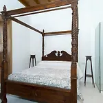 Isolina Boutique - Adults Recommended