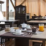 Isolina Boutique - Adults Recommended 4* Mácher