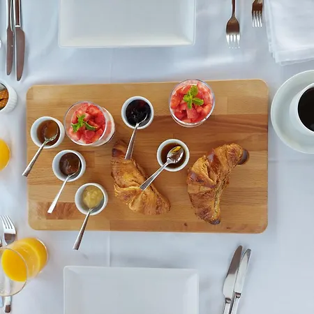 Isolina Boutique - Adults Recommended 4*