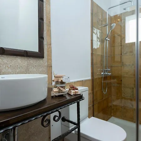 Isolina Boutique - Adults Recommended 4* Mácher