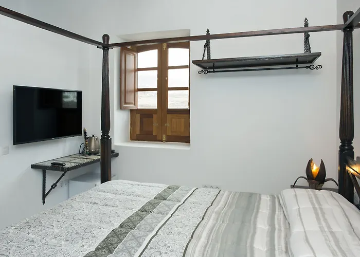 Isolina Boutique - Adults Recommended