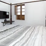 Isolina Boutique - Adults Recommended Otel Mácher