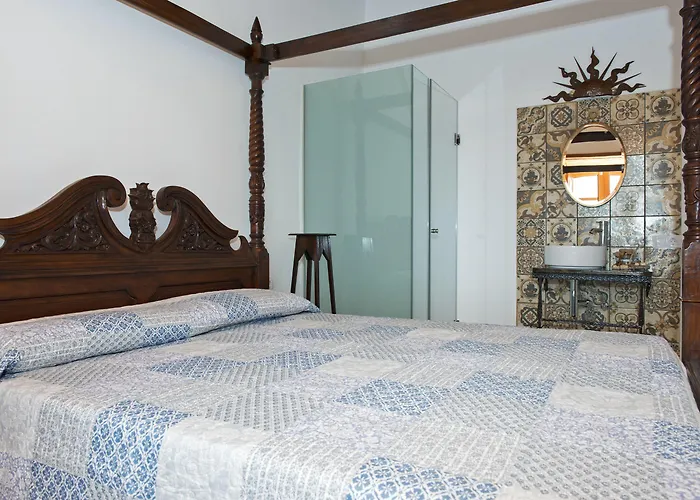 Isolina Boutique - Adults Recommended 4* Macher