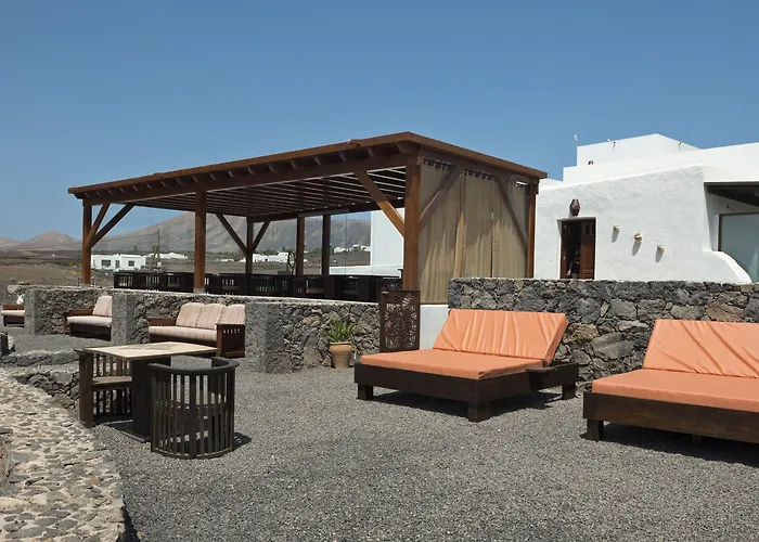 Isolina Boutique - Adults Recommended 4* Macher